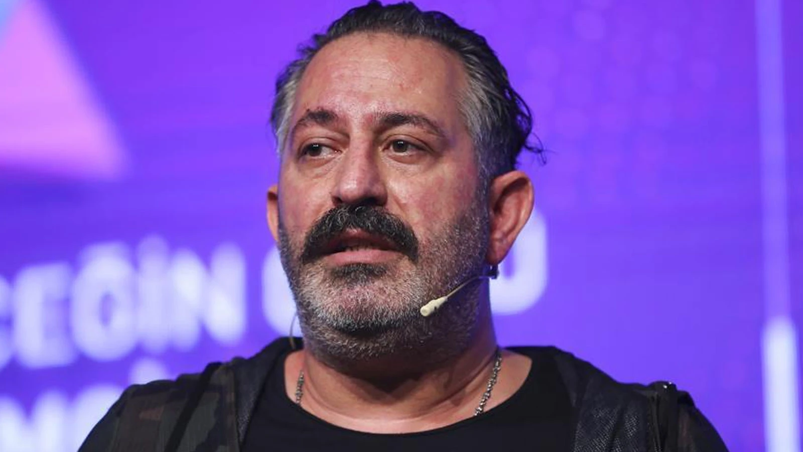 Ünlü komedyen Cem Yılmaz hastaneye kaldırıldı