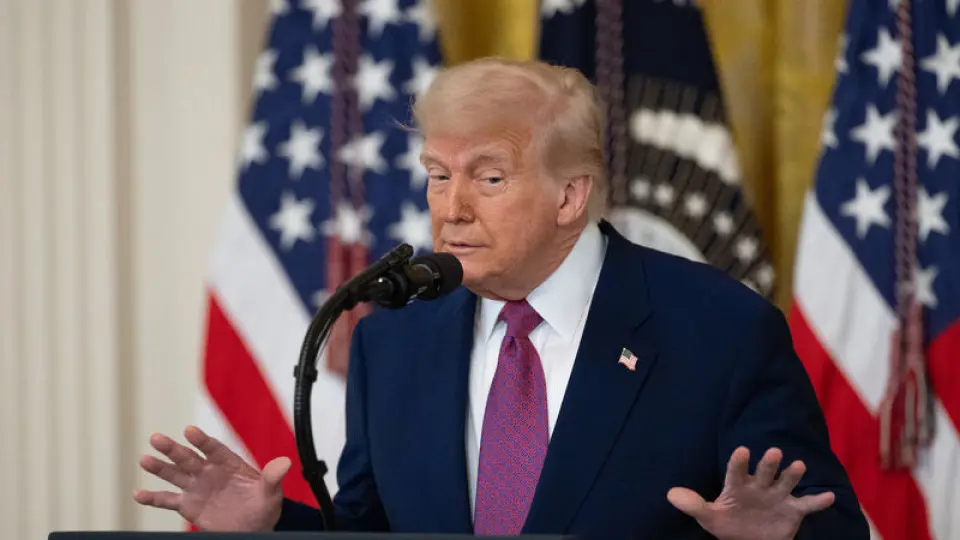Trump, Netflix ve Paramount'un Warner Bros'u satın alma mücadelesini değerlendirdi