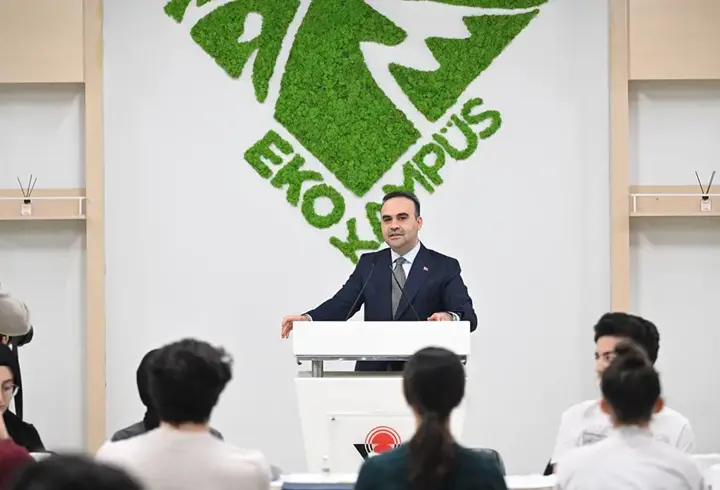 Bakan Kacır, ilk iftarını TÜBİTAK Fen Lisesi öğrencileriyle yaptı