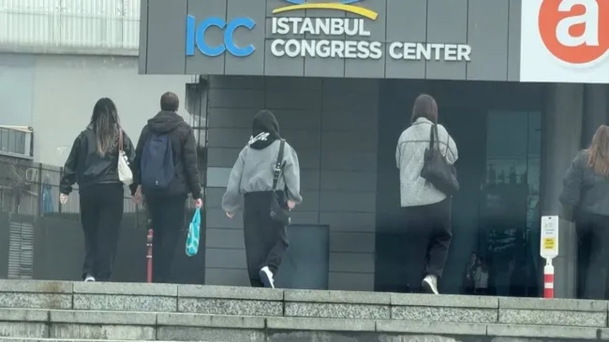 İstanbul Valisi Gül: İstanbul'daki Konserde Ölümlerin Nedeni Uyuşturucu Kaynaklı