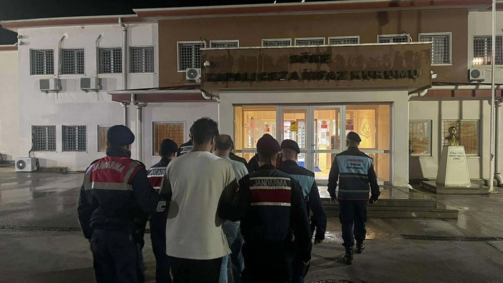 Didim’de Otele Kaçak Göçmen Operasyonu: Otel Sahibi Ve Çalışanı Tutuklandı