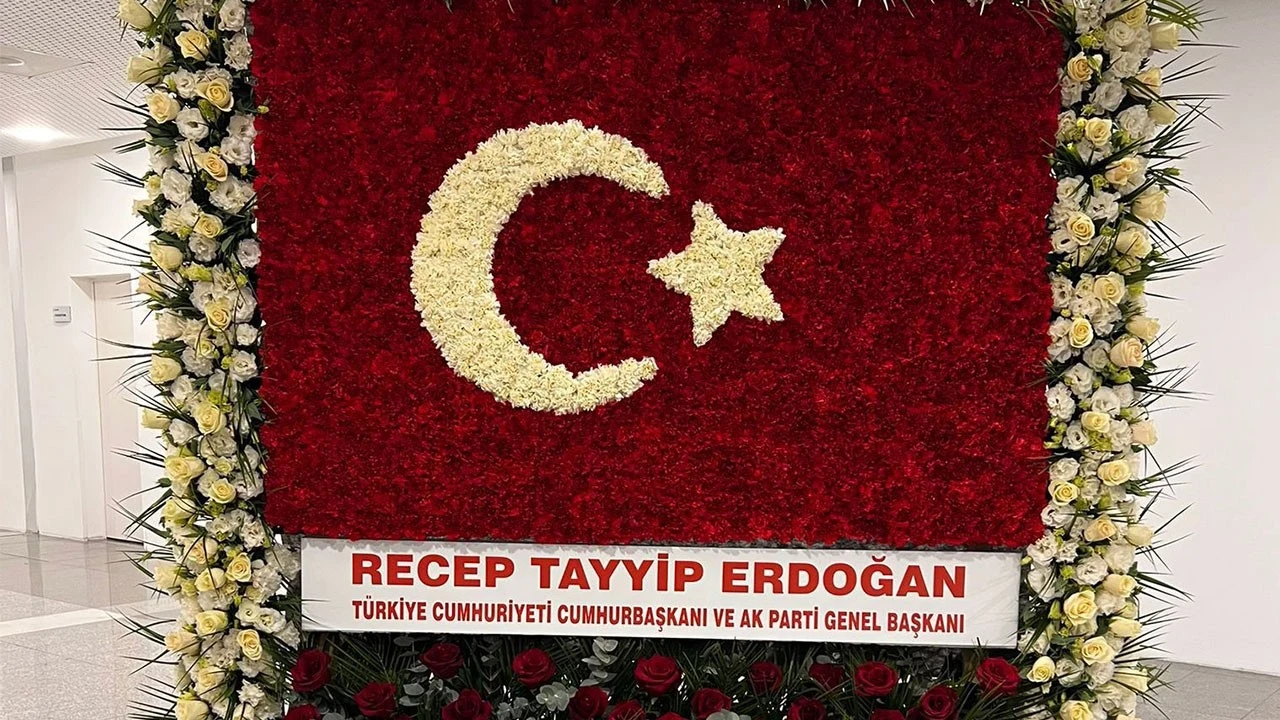 Cumhurbaşkanı Erdoğan'dan MHP'nin 57. kuruluş yıl dönümüne 57 gül