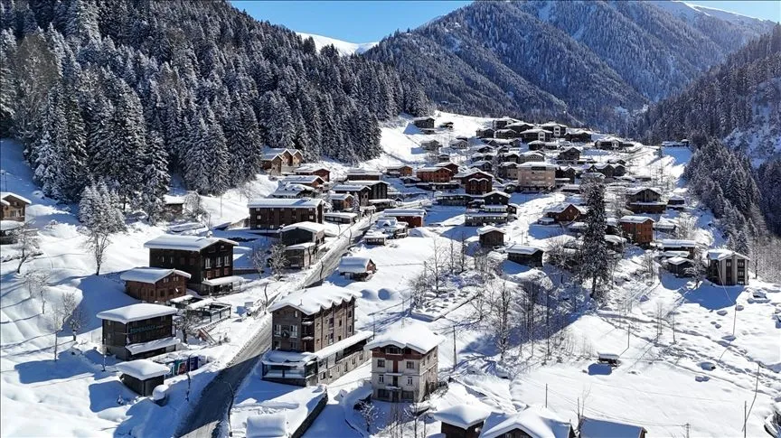 Rize'de karla kaplanan Ayder Yaylası dronla görüntülendi