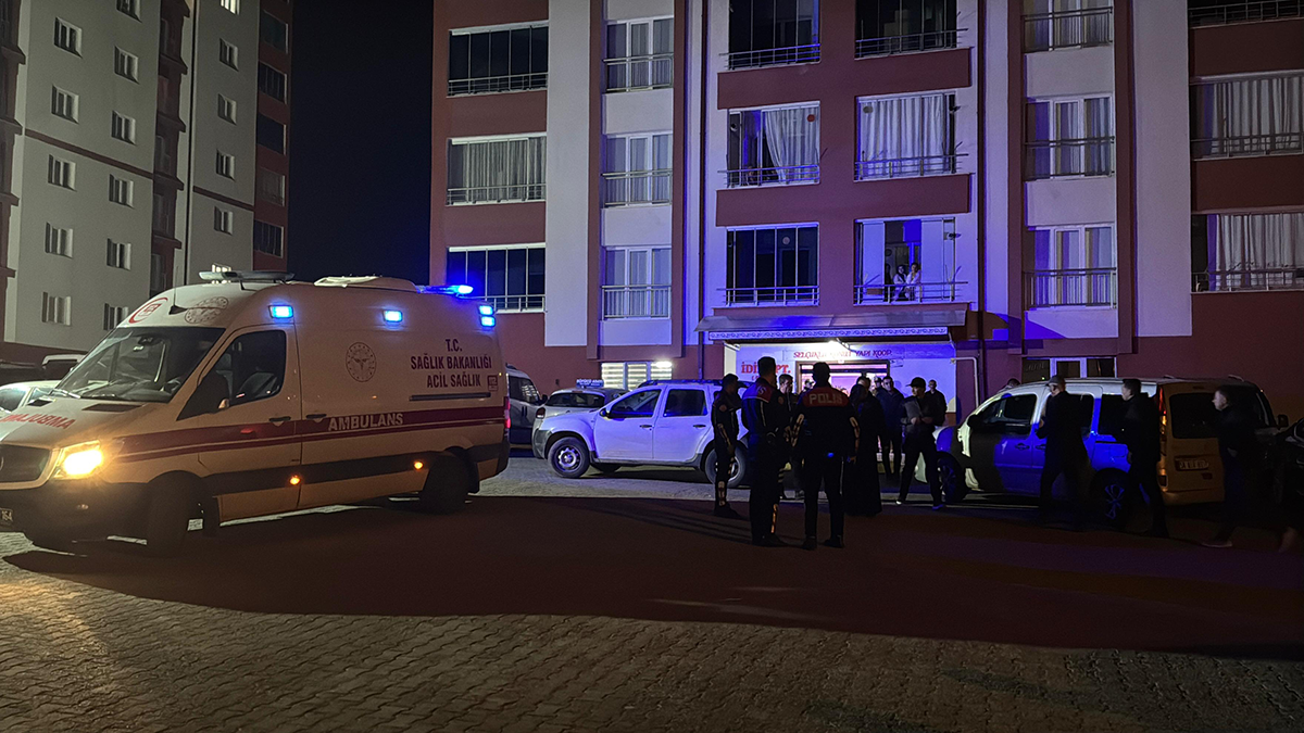 Sivas'ta vahşet: İki kardeş evde boğazları kesilmiş halde ölü bulundu