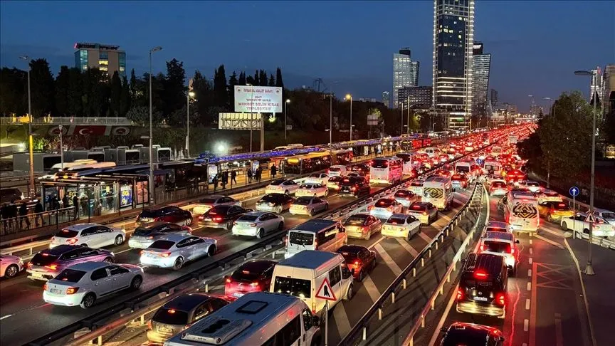 İstanbul'da akşam saatlerinde trafik yoğunluğu yüzde 83'e çıktı