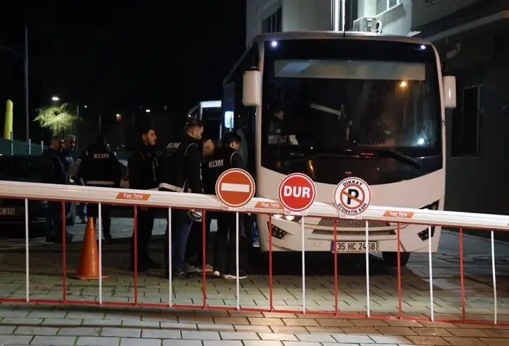 İzmir'in Buca Belediyesi'ne operasyon: 26 şüpheli adliyede