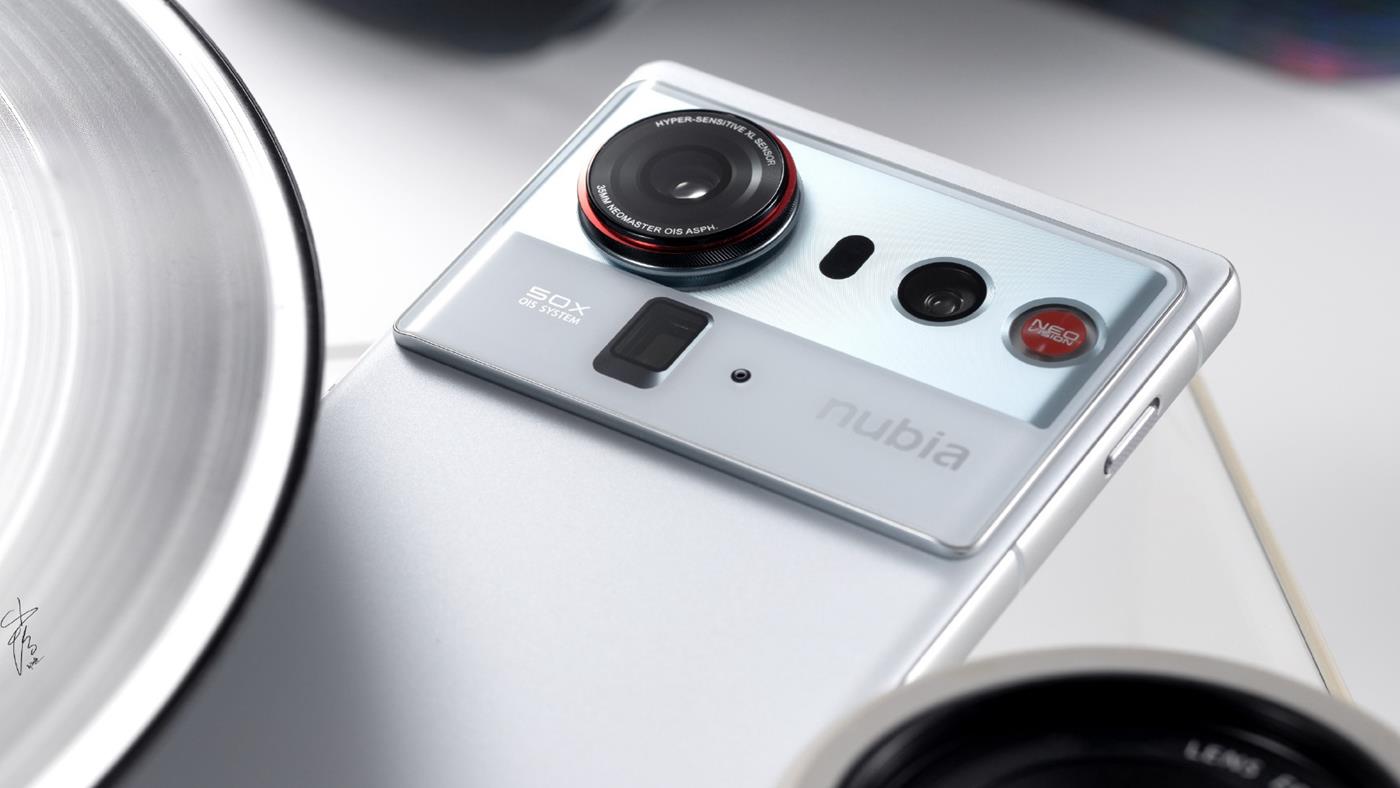Çentiksiz tam ekran deneyimi: Nubia Z80 Ultra tanıtıldı