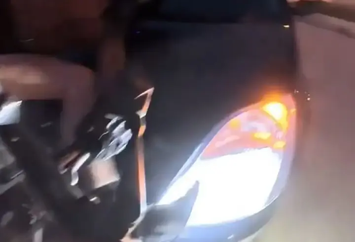 Otomobilin çarptığı motosikletin sürücüsü yaralandı