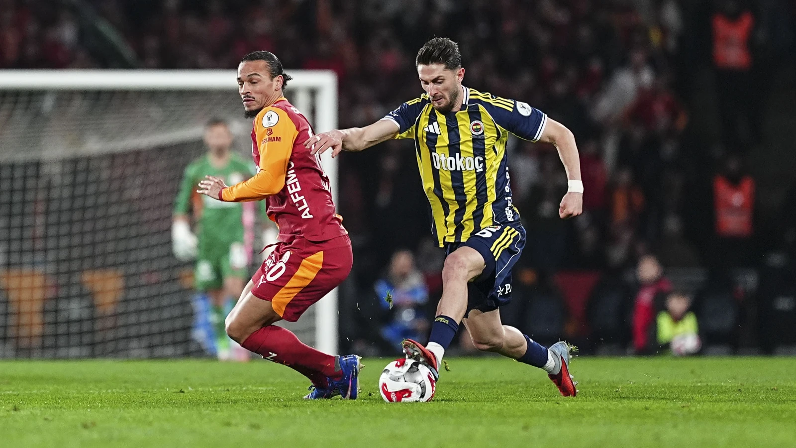 Galatasaray ve Fenerbahçe, PFDK'ya sevk edildi