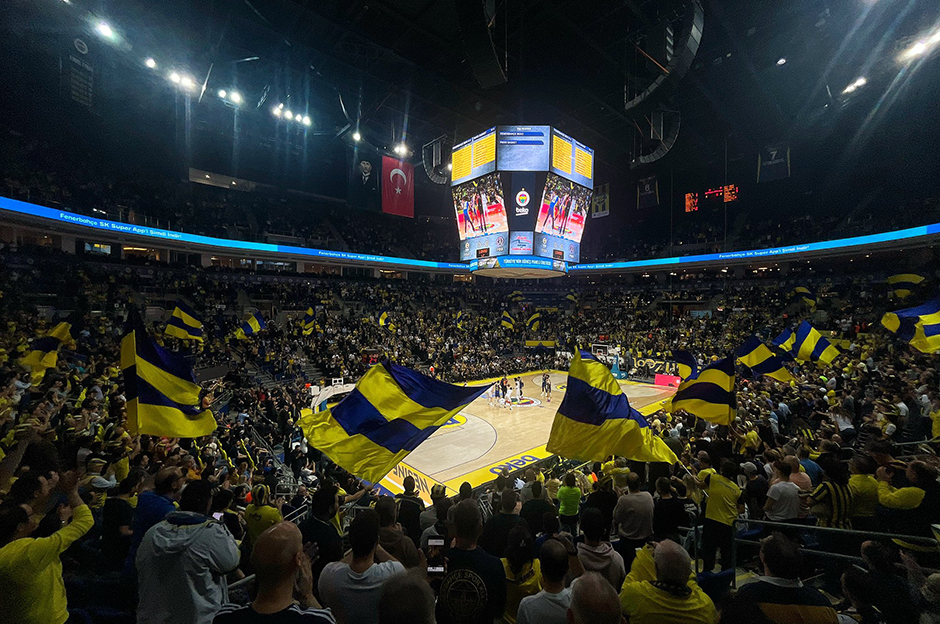 Fenerbahçe Beko son saniye üçlüğüyle play-off'u garantiledi