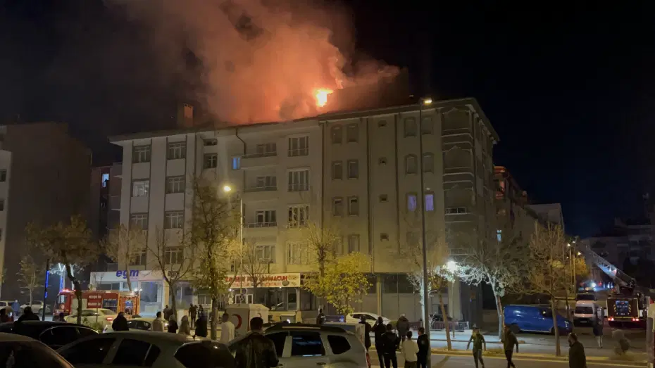Nevşehir’de 4 katlı binada yangın