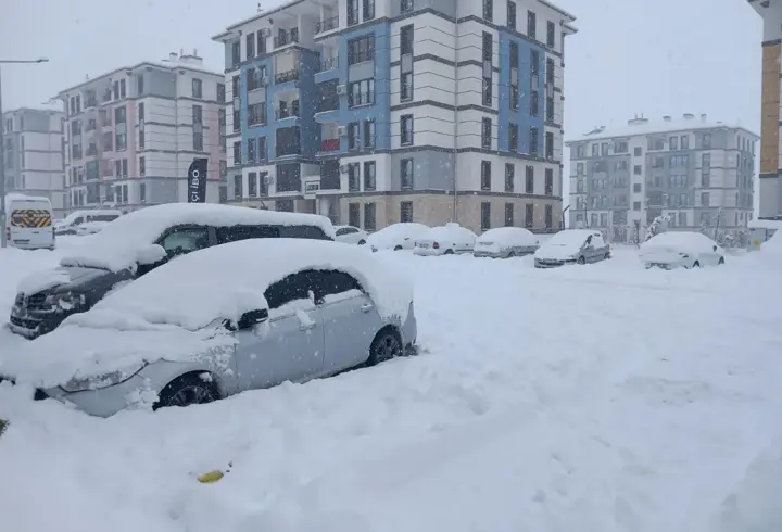 Diyarbakır’da kar esareti
