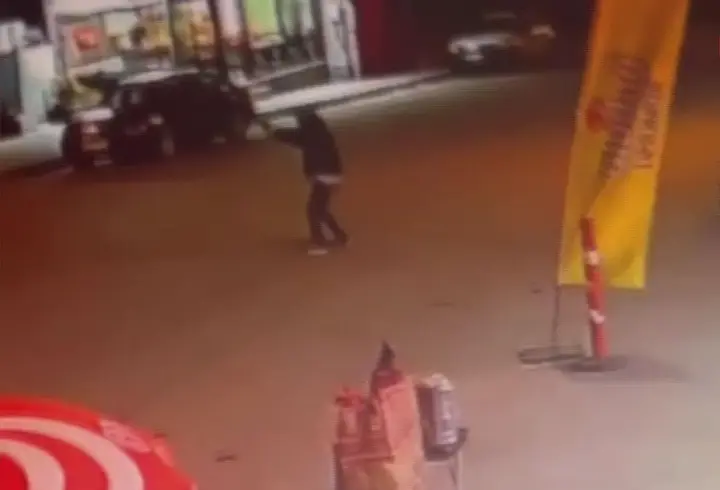 İstanbul- Sultangazi'de iş yerine silahlı saldırı kamerada