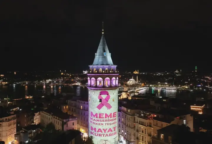 Galata Kulesi 'Meme Kanseri Farkındalık Ayı' Kapsamında Pembe Işıklarla Aydınlatıldı