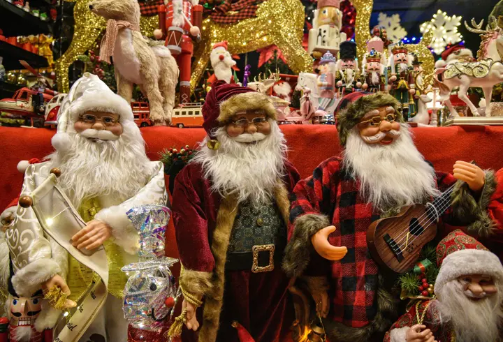 Yılbaşı kutlamasında, 'Noel Baba' kostümü ve sakalına ilgi