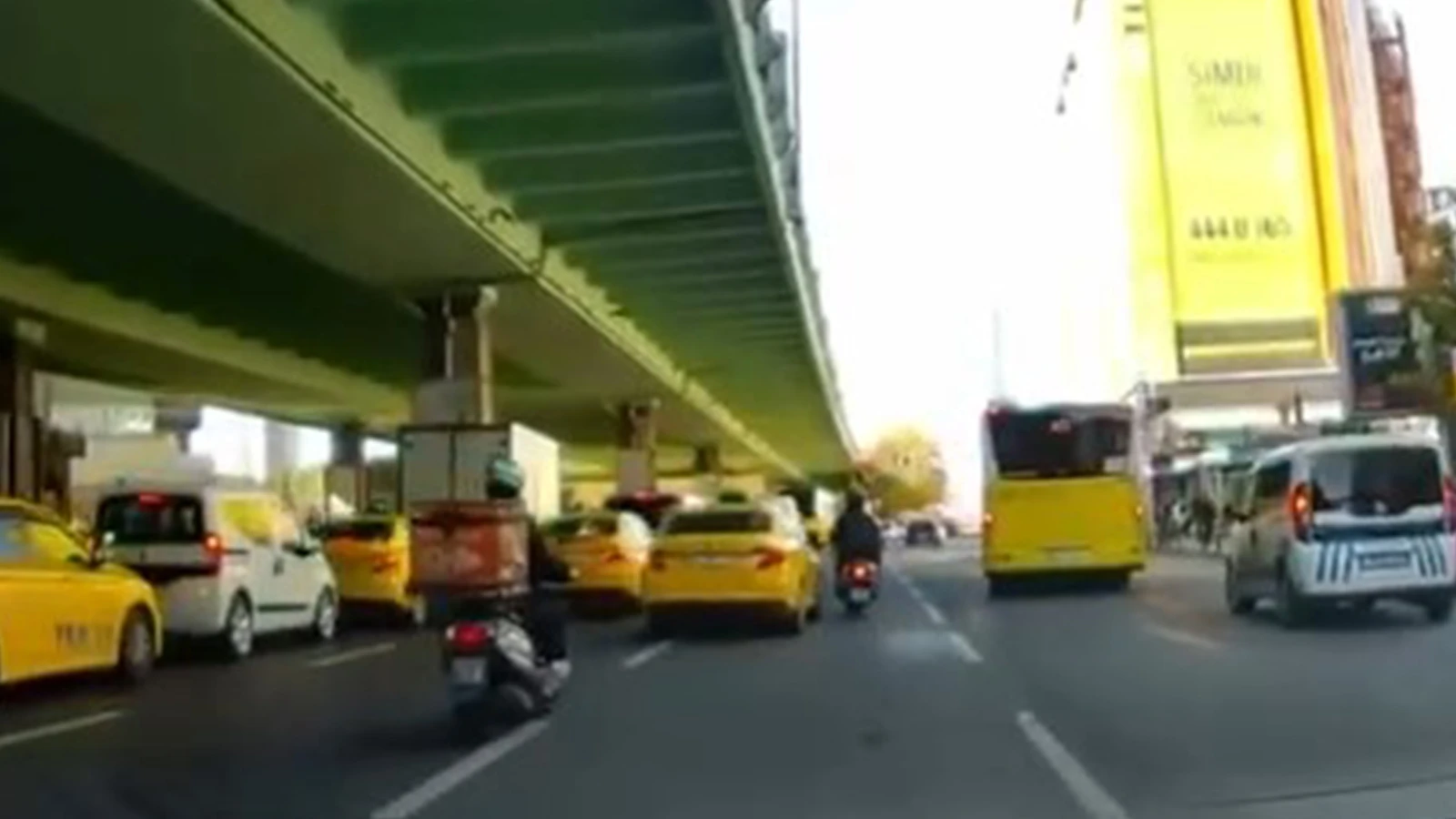 Şişli'de motosiklet kazaları! O anlar kamerada