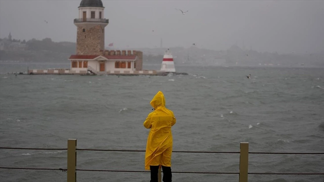 İstanbul'da poyraz etkisini artırdı: Gülhane Parkı kapatıldı