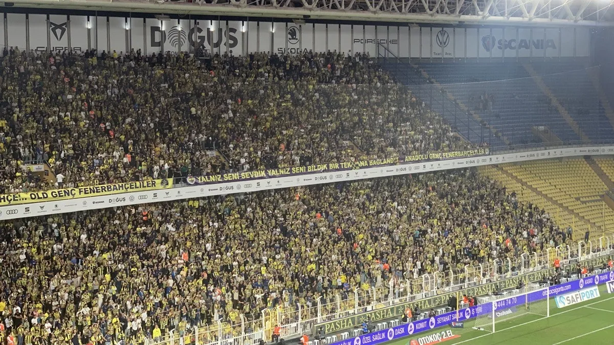 Fenerbahçe tribünlerinde “Ali Koç istifa” sesleri!