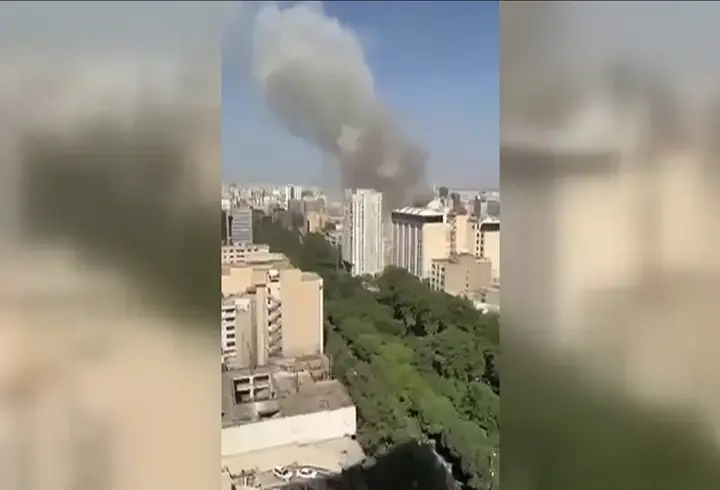 Tahran'ın merkezinde iki büyük patlama!