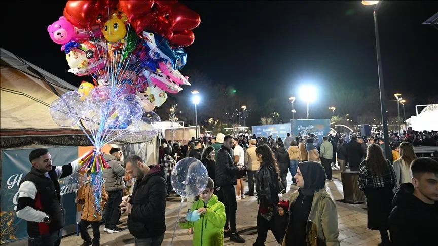 Gaziantep'te kurulan "Ramazan Sokağı"na yoğun ilgi
