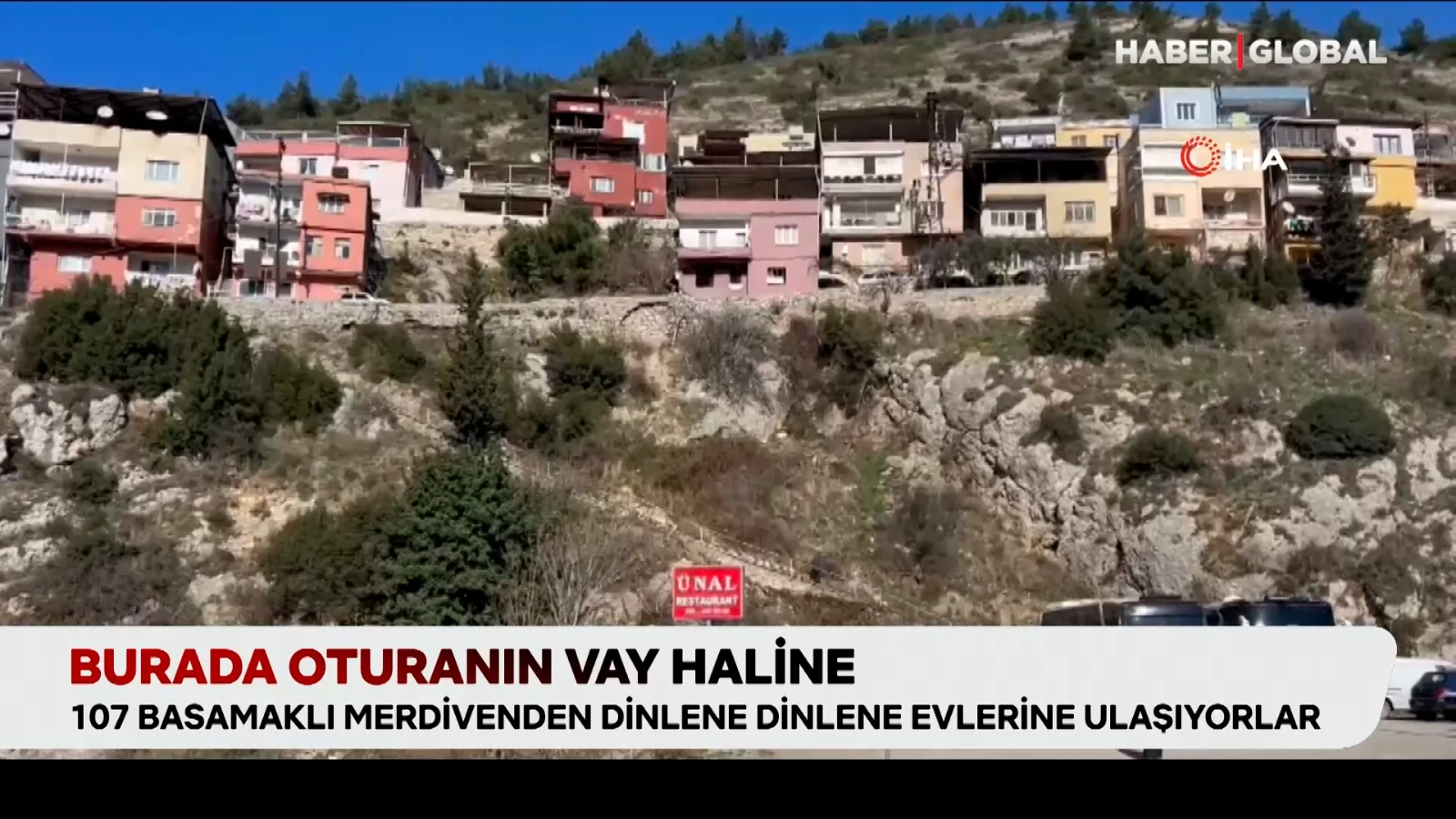Burada oturanın vay haline: 107 basamaklı merdivenden evlerine ulaşıyorlar
