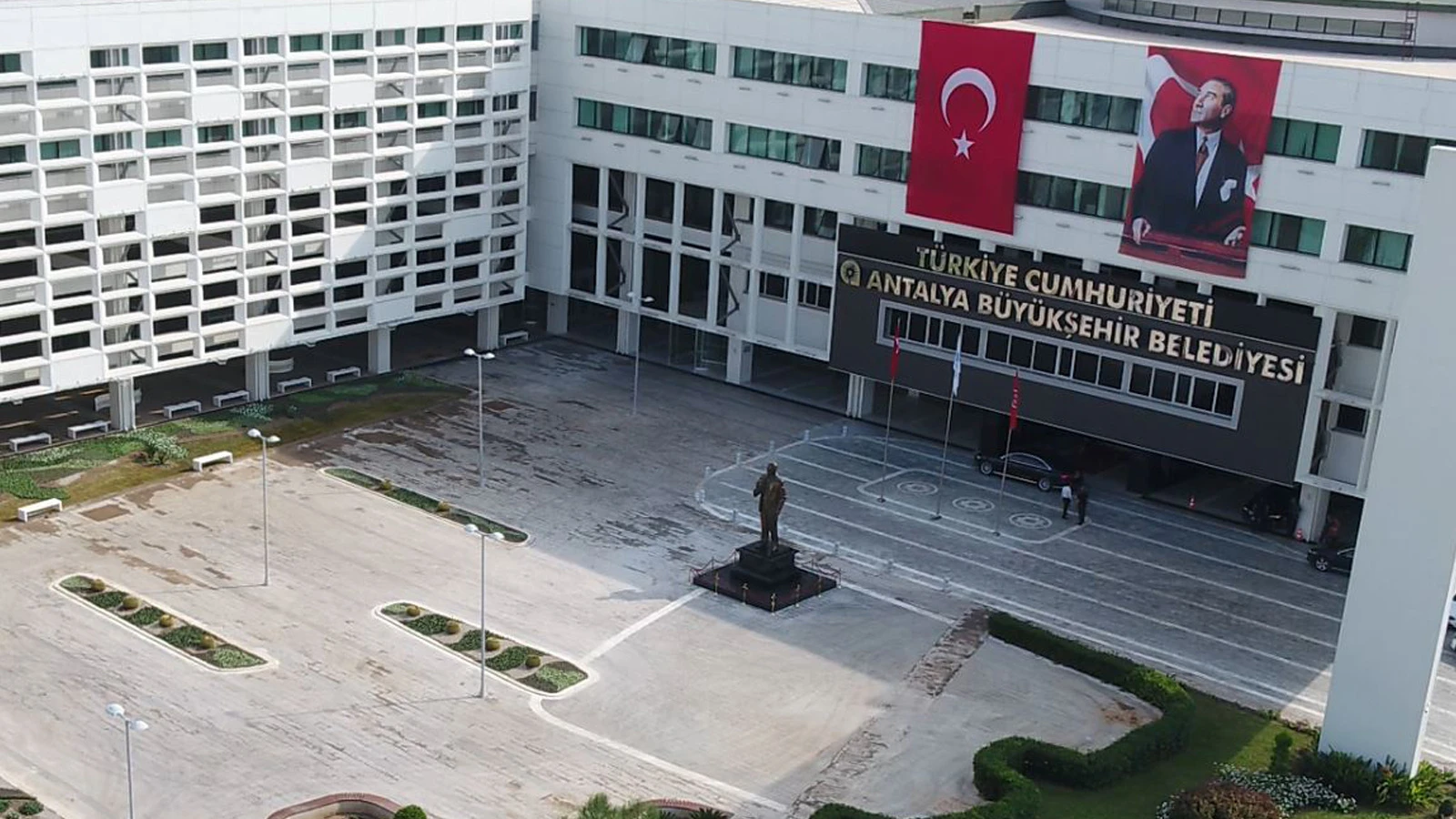 Serbest kalmak için itirafçı olduğunu söyledi, 3 kişiden özür diledi