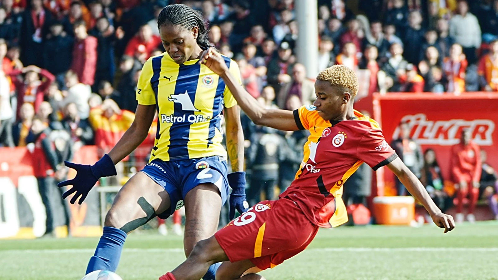 Galatasaray-Fenerbahçe arasındaki kadınlar derbisinde kazanan yok