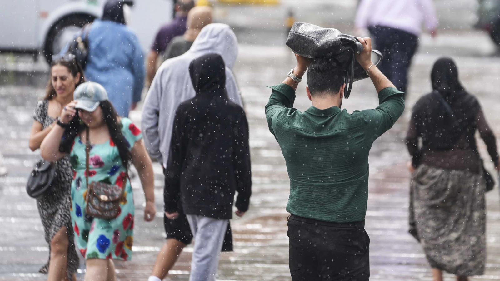 Meteoroloji'den kuvvetli sağanak uyarısı!