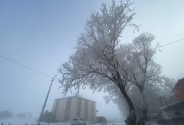 Termometreler Ardahan Göle'de gece sıfırın altında 18,5 dereceyi gösterdi