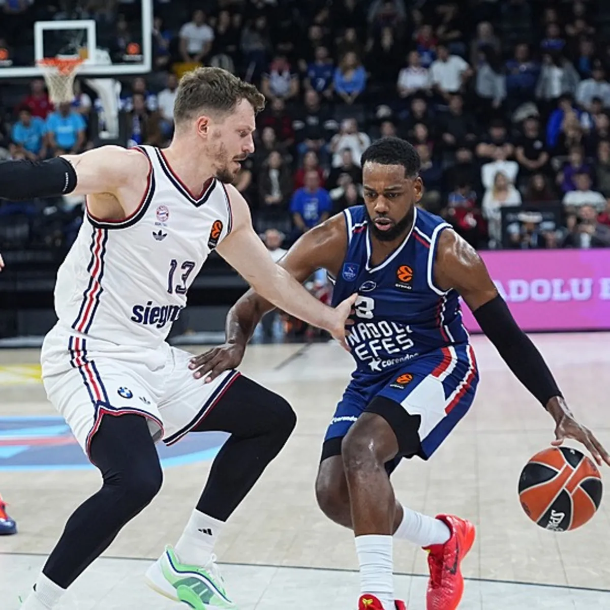 Anadolu Efes evinde Bayern Münih'e mağlup!