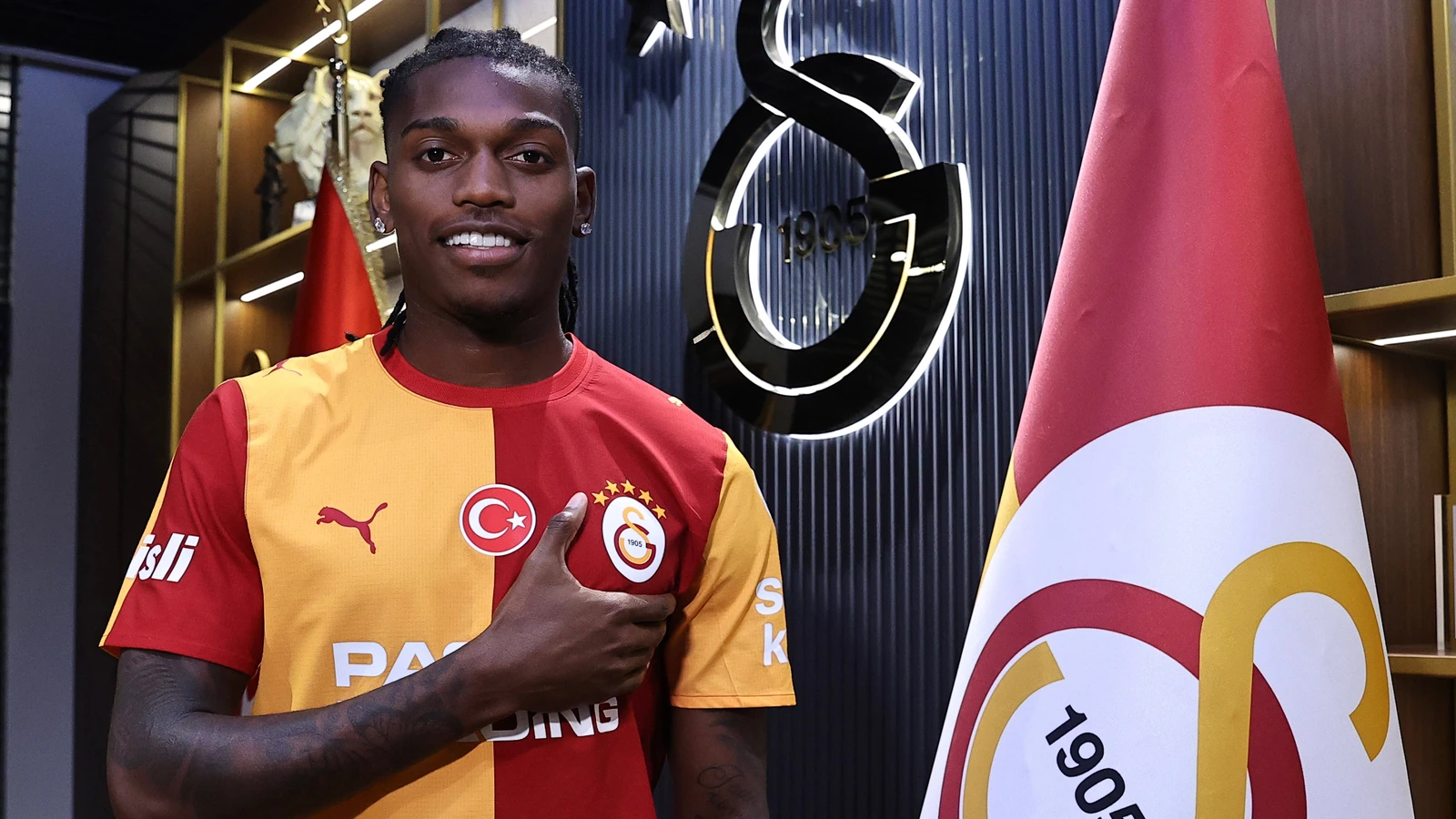 Rafael Leao'dan transfer itirafı: "Galatasaray, Haziran'dan beri çok efor harcadı"