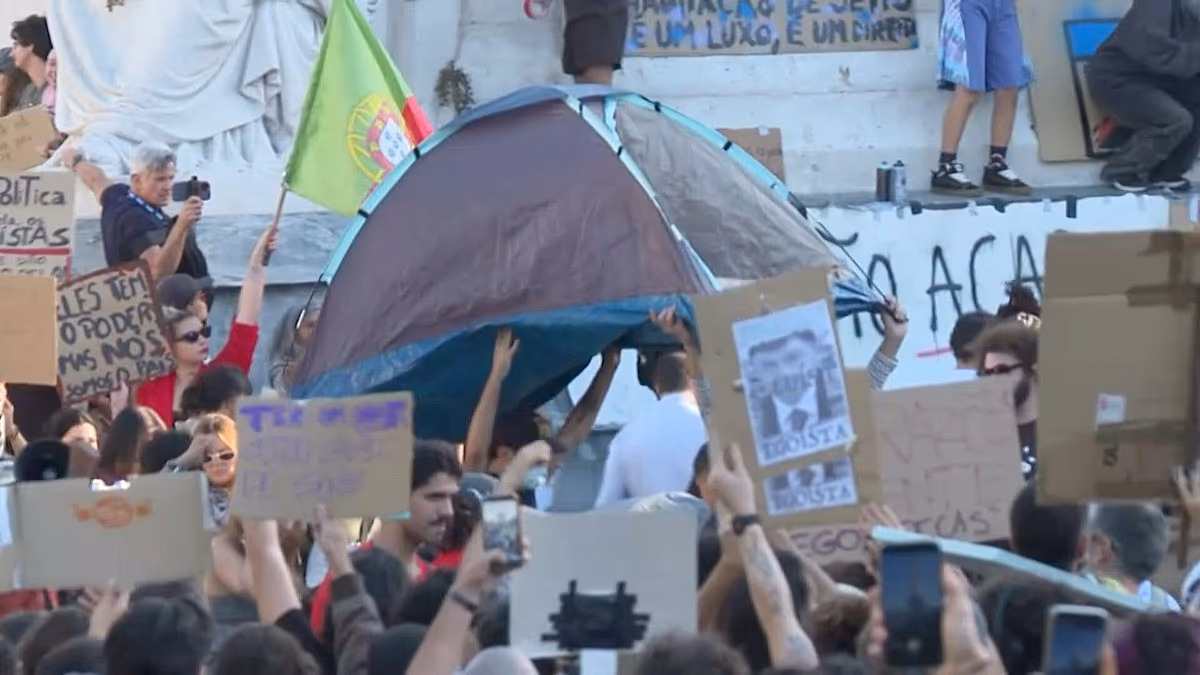 Video. Lizbon Meydanı Çadırlarla Doldu: Protestocular Portekiz'deki Konut Krizini Gündeme Taşıdı