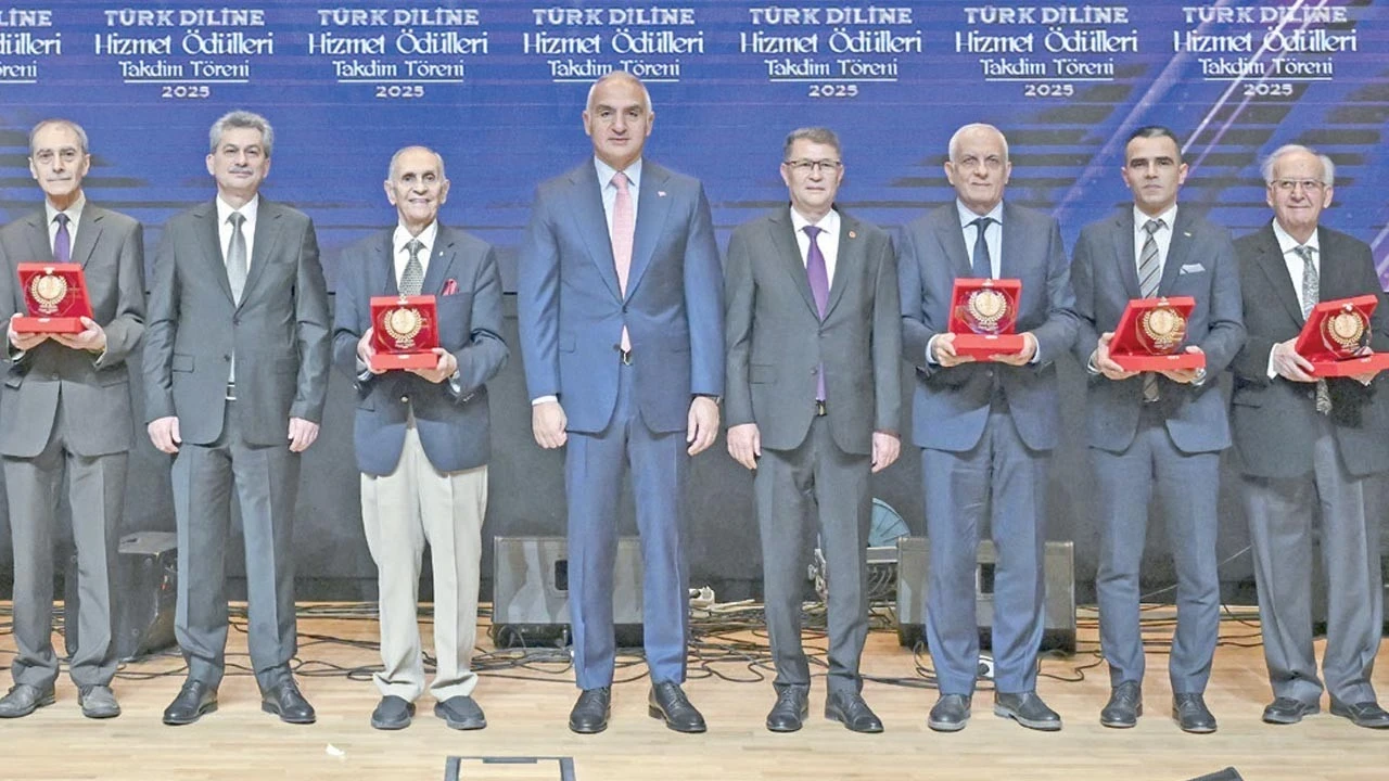 Bakan Ersoy: Diline değer verenler geleceğe sahip çıkar