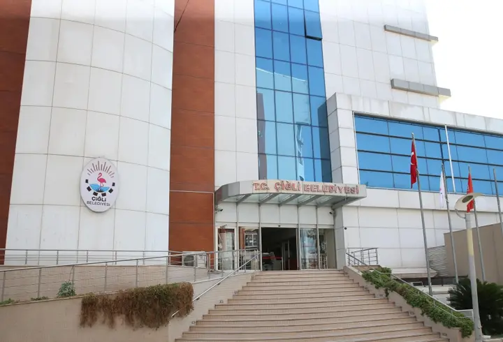 Belediye başkanının park halindeki makam aracına silahlı saldırı; 1 gözaltı