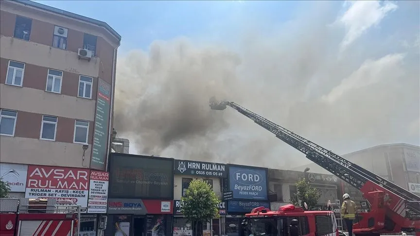 Ümraniye'de oto sanayi sitesindeki iş yerinde yangın çıktı