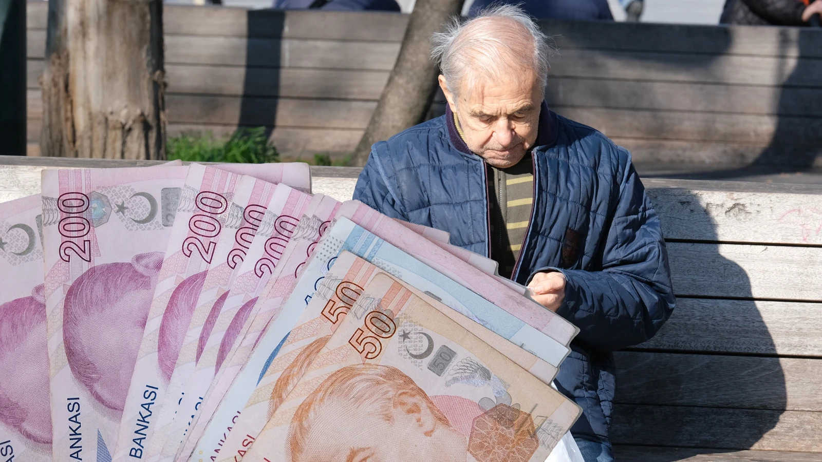 Emekliye bankalardan yeni müjde! Ücretsiz olacak