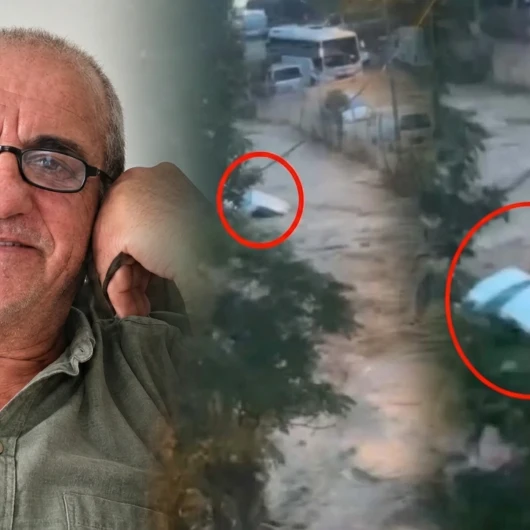 İstanbul'daki Selde Kaybolan Ahmet Derin'in Aracının Sürüklendiği Anlar Ortaya Çıktı: 'İçinde Adam Var'