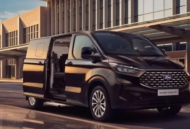 Yeni Ford Tourneo Custom 9+1 yolda