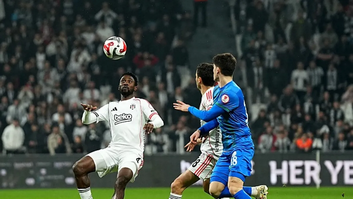 Çaykur Rizespor'da, Beşiktaş'ın 3. golü sonrası tartışma! Augusto ve Mocsi...