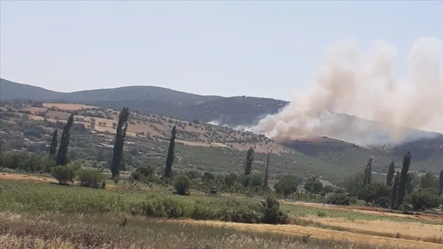Balıkesir'in Kepsut ilçesinde çıkan orman yangınına müdahale ediliyor