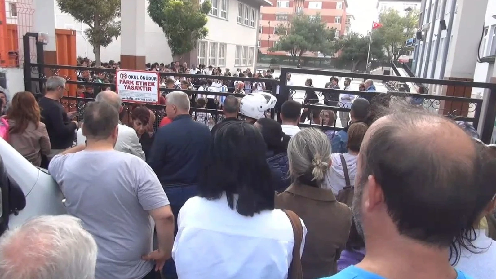 Tekirdağ'daki depremin ardından İstanbul'daki okullar tahliye edildi