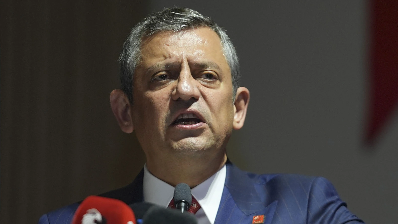 Özgür Özel'den ön seçimle ilgili açıklama: Sandığa herkes davetli