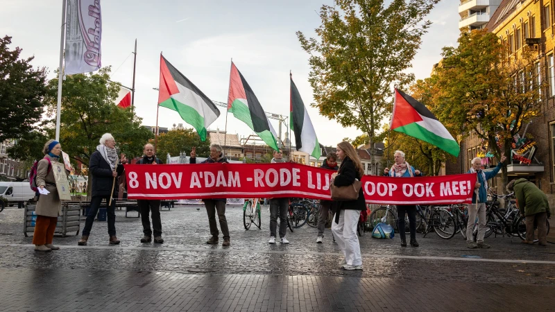 Hollanda'da Filistin'e Destek İçin 111 Haftadır Hafta İçi Her Sabah Sessiz Protesto Düzenleniyor