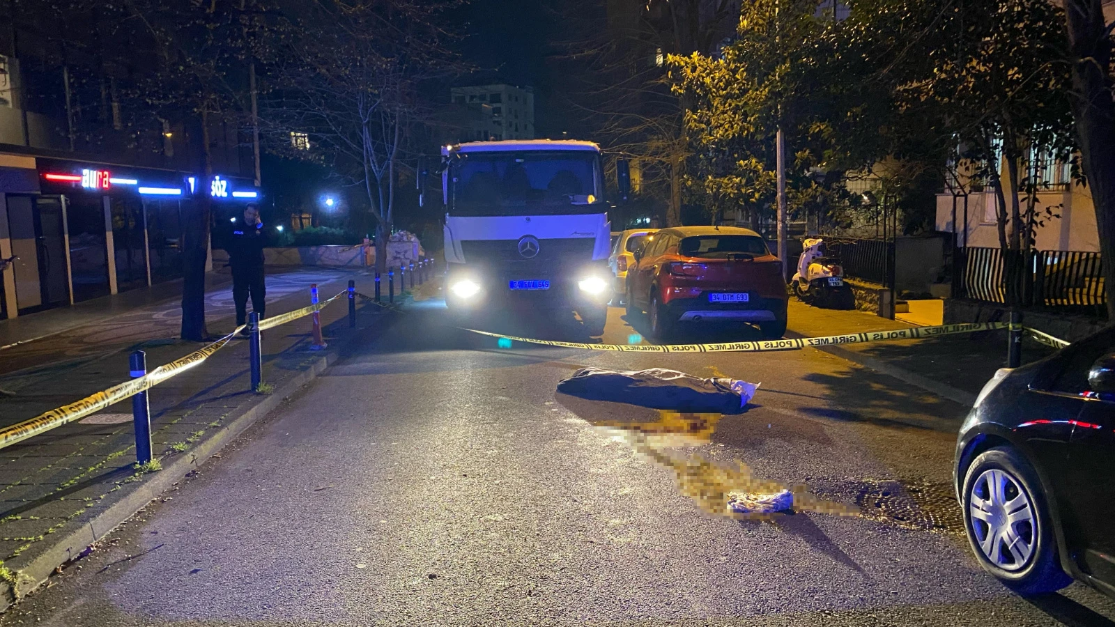 Kadıköy'de çöp kamyonunun altında kalan yaşlı kadın can verdi