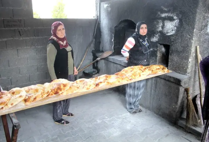 Asırlık geleneği iki komşu imece usulü yaşatıyor