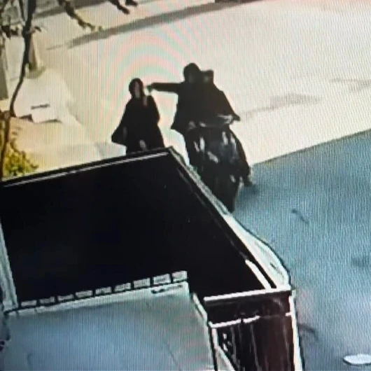 Bursa'da Telefonla Konuşurken Kapkaça Uğradı: Plakasız Motosikletin Üzerindeki Detay Yakalattı