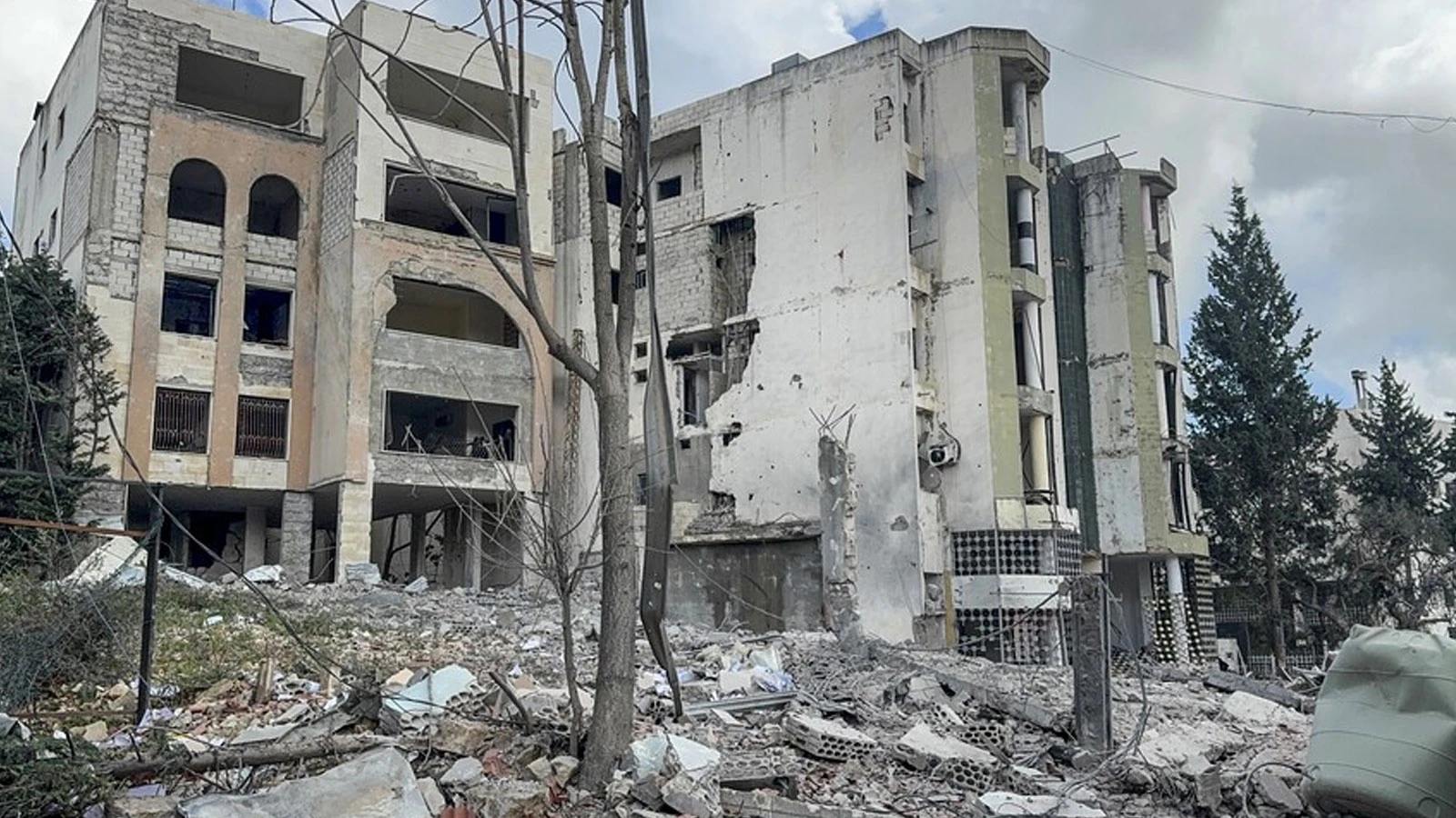İsrail ordusunun Lübnan'ın güneyine saldırıları sürüyor