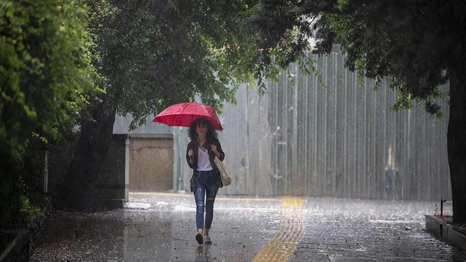 Dikkat! Meteoroloji 19 Ağustos Salı günü sağanak yağış için uyardı!