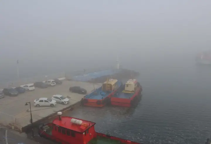 Çanakkale Boğazı'nda gemi trafiği, sis nedeniyle askıya alındı