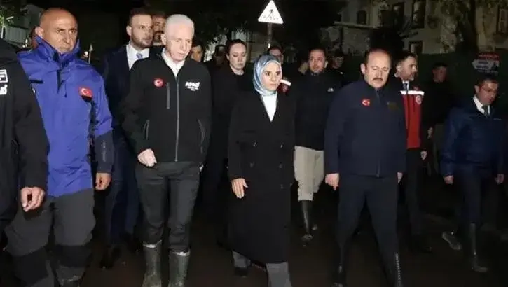 Ayazağa'da Sel Mesaisi Sürüyor! Bakan Göktaş Sahadaki Çalışmaları Yerinde İnceledi